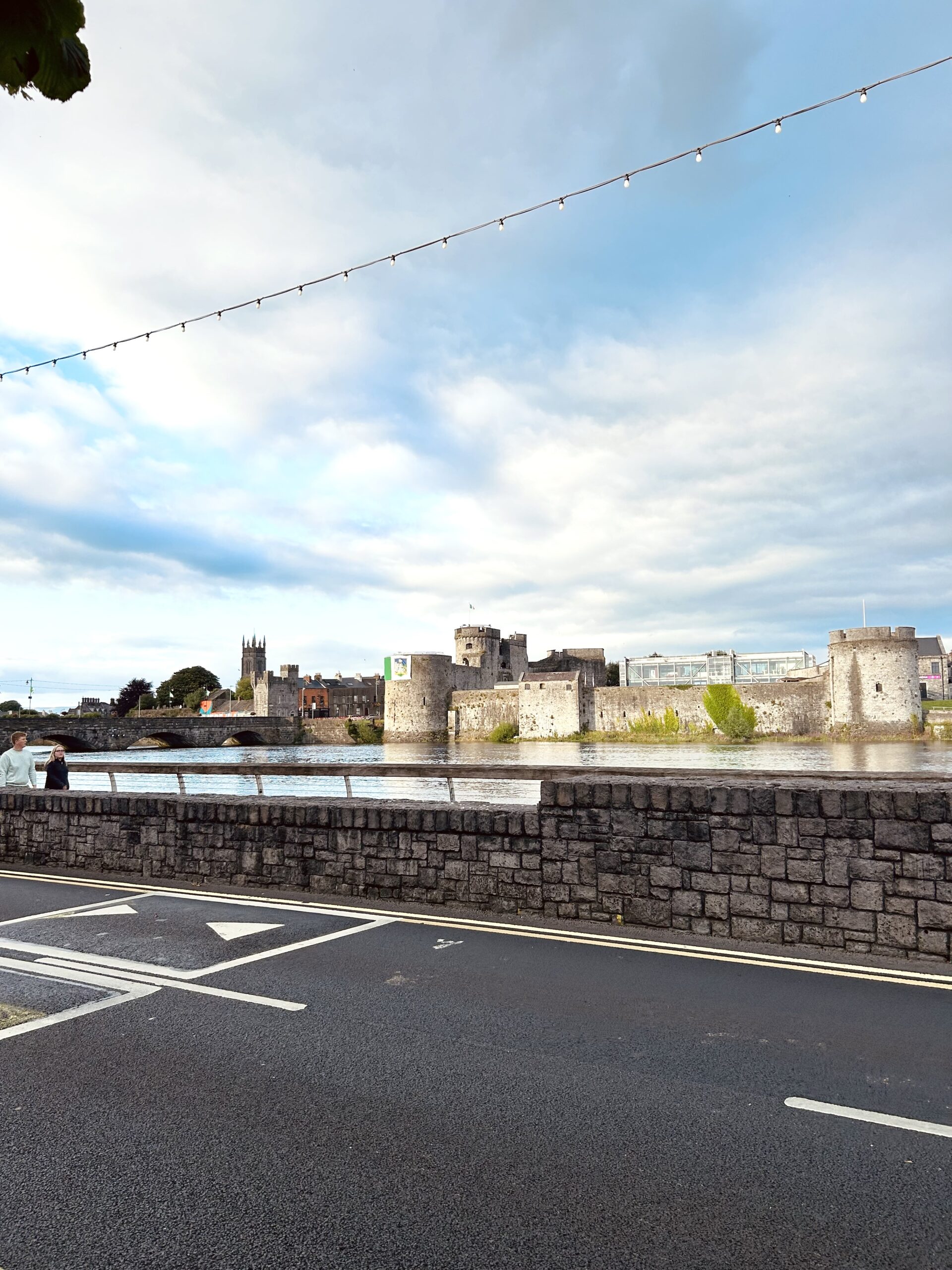 King John's Castle com a ponte de Limerick